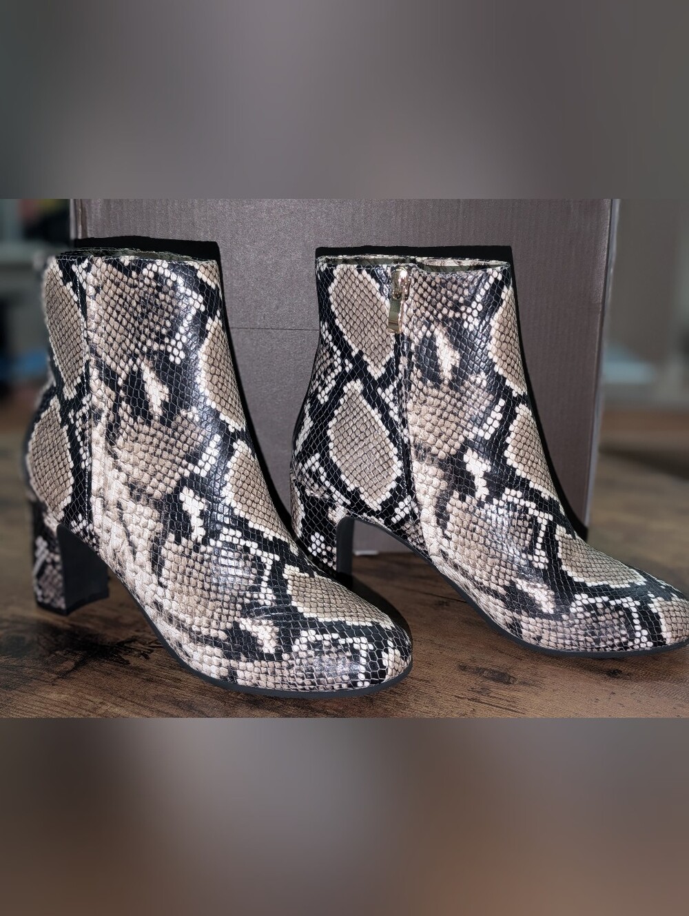 Linea Paola - Wylda Snake Print Ankle Boots in Black and Cream - Unbranded